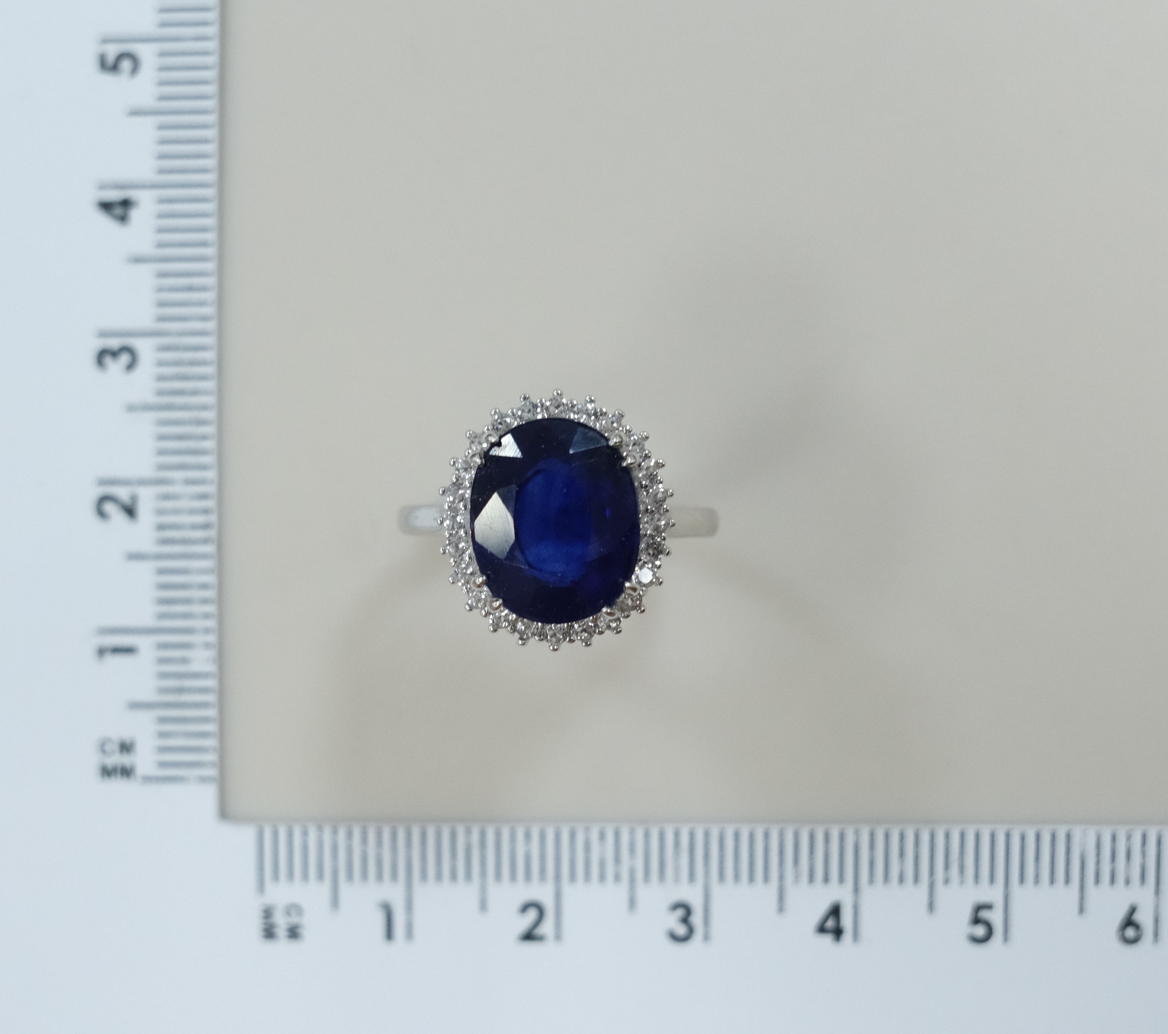 Серебряное кольцо с сапфиром